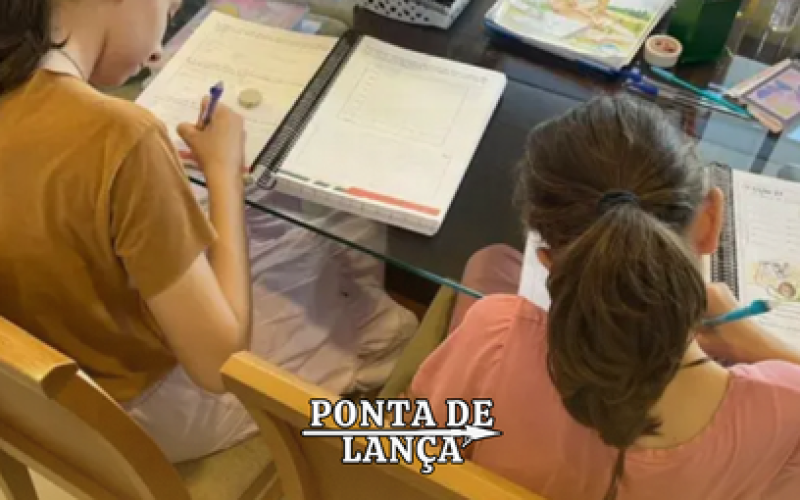Ditadura da mediocridade: Juiz condena pais a 50 dias de prisão por educarem as filhas em casa com latim e literatura clássica