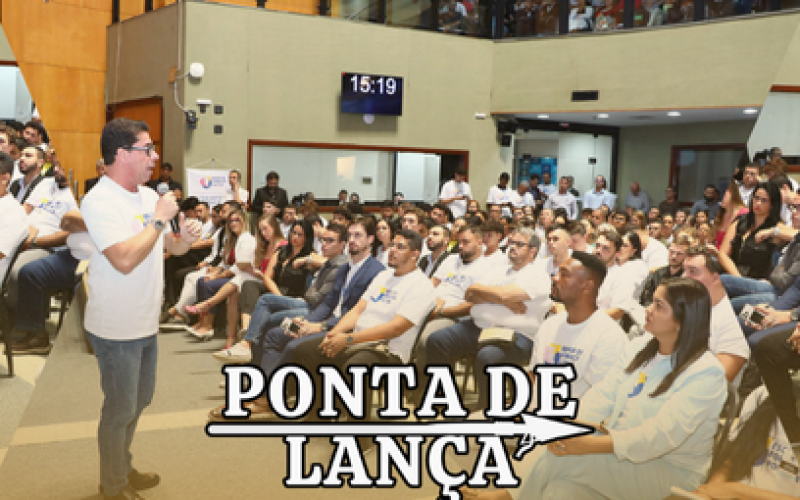 Escola de Formação Política para Jovens é destaque na Revista Veja.